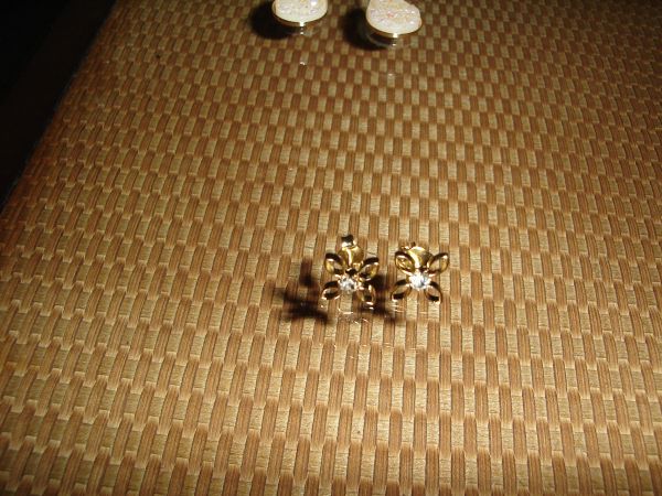 Brinco folheado com strass